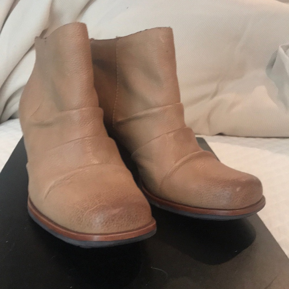 Never worn kork-ease boots
